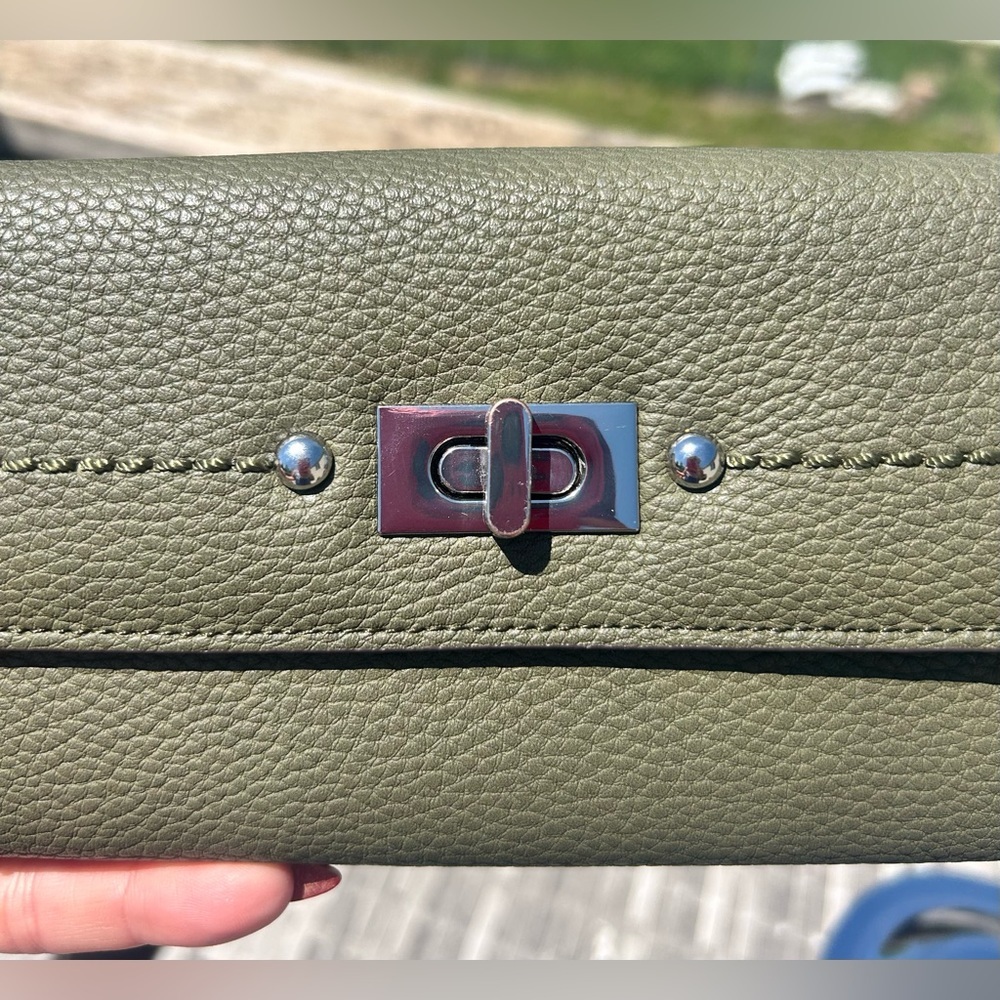 Olive Green Turnclasp Long Wallet EUC​ - Picture 4 of 12